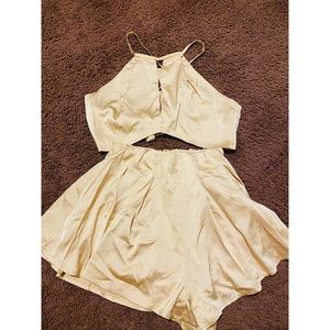 Party sets two pieces. (S)